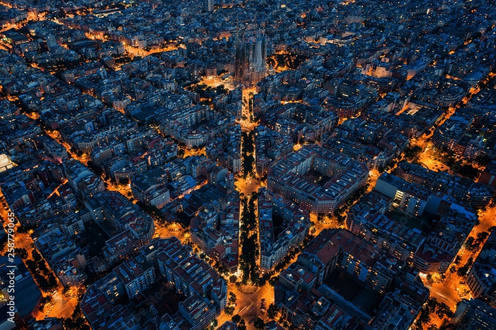 Obraz na płótnie Barcelona street night aerial View w salonie
