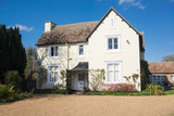Fototapeta Londyn - White traditional British country house with bigvgravel yard at the front in England, UK