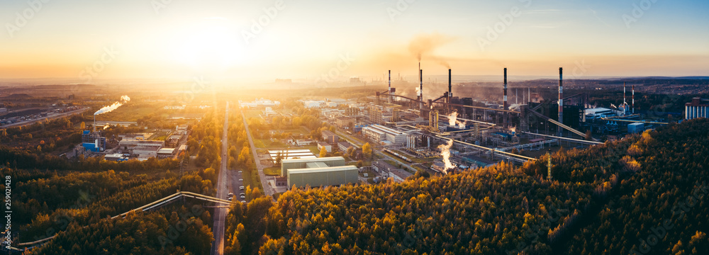 Obraz na płótnie industrial landscape with heavy pollution produced by a large factory w salonie
