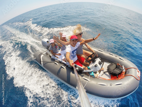 Cuadros en Lienzo family with children sailing on an inflatable motorboat in the sea