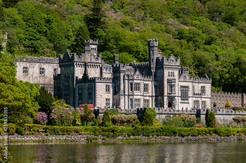Irlanda Connemara Abbazia Di Kylemore Fu Edificata In Stile Neogotico Nel Xix Secolo Dal Finanziere E Parlamentare Inglese Mitchell Henry Buy This Stock Photo And Explore Similar Images At Adobe Stock