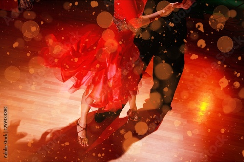 Obraz Dibond Man and a woman dancing Salsa on background