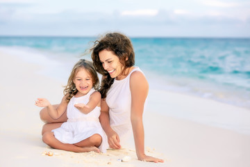 Wall Mural - Mother with little daughter playing on ocean beach, Maldives