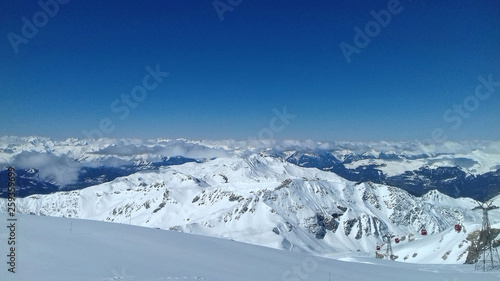 Paysage De Montagnes Enneigées Glacier Des Alpes Station