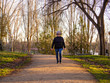 © anuskiserrano - A senior woman with white hair listening to music with headphones walking in an urban park
