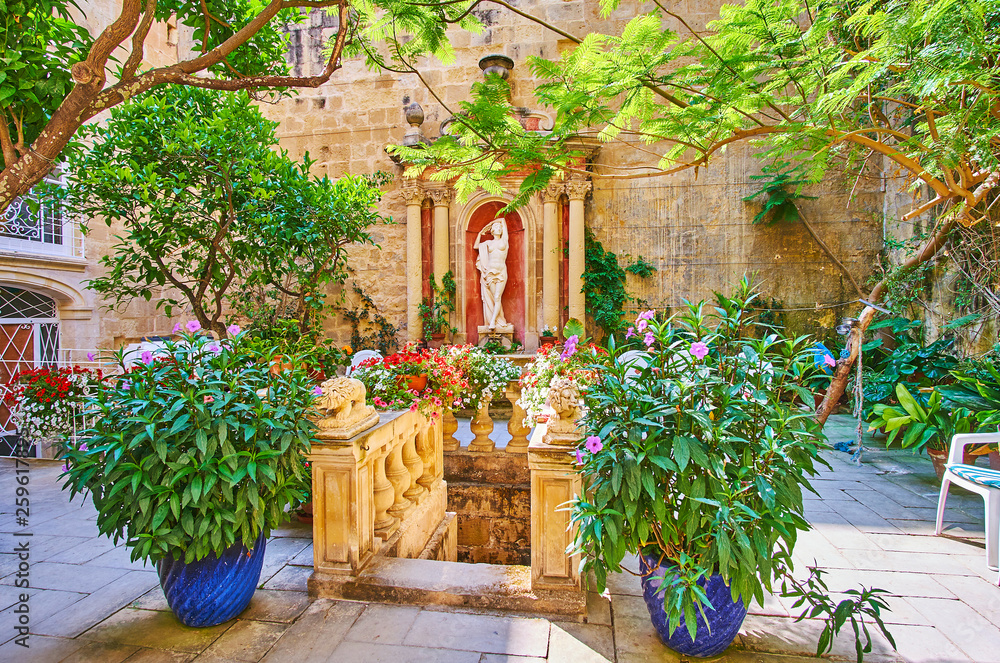 Obraz na płótnie The garden of Cassa Rocca Picola palace, Valletta, Malta w salonie