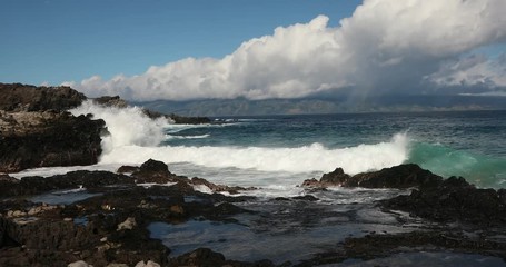 Wall Mural - Waves at Ironwoods beach, Maui, Hawaii