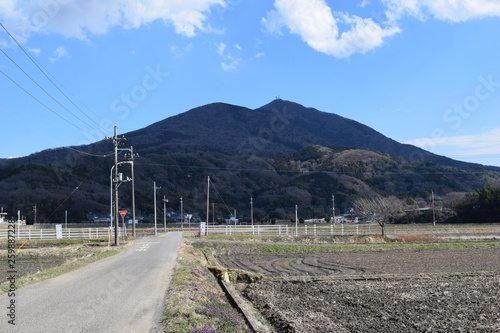 筑波山 日本百名山 日本百景 関東の富士見百景 日本の地質百選に選定されている 標高877mの筑波山です 男体山と女体山 の２つの峰を持ち 古くから信仰の山として栄えてきました Stock Photo Adobe Stock