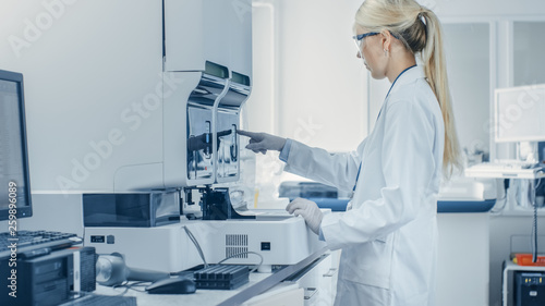 Fotografía In Bio Technological Laboatory Female Research Scientist Analyzes Test Tube in Medical Machine, Works with Blood, Genetic Material Samples