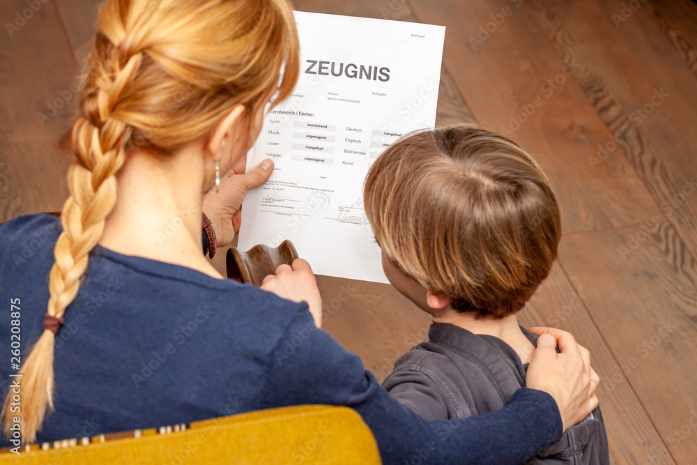 Mother comforting son despite the bad school certificate - Translation ...