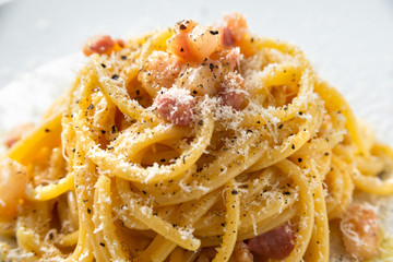 Spaghetti alla carbonara, tipica ricetta di pasta italiana