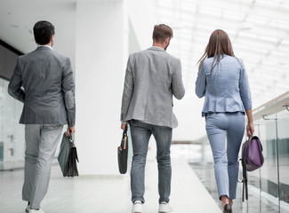 Canvas Print - rear view.people walk in the office building