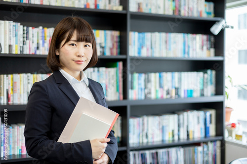本棚を前に本とノートを抱える女性 Buy This Stock Photo And Explore Similar Images At Adobe Stock Adobe Stock 本棚を前に本とノートを抱える女性 Buy This Stock Photo And Explore Similar Images At Adobe Stock Adobe Stock