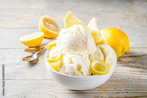 Homemade Lemon Vanilla Ice Cream With Fresh Lemon Slices -