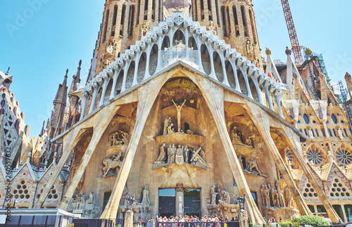 Zdjęcie XXL BARCELONA, HISZPANIA - 19 MAJA 2018: Bazylika i świątynia ekspiacyjna Sagrada Familia w Barcelonie