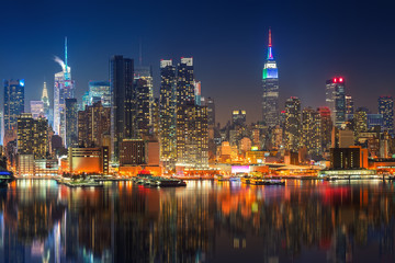 Wall Mural - View on Manhattan at night, New York, USA