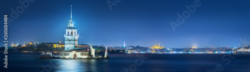 Photo Maiden Tower in Bosphorus strait Istanbul, Turkey