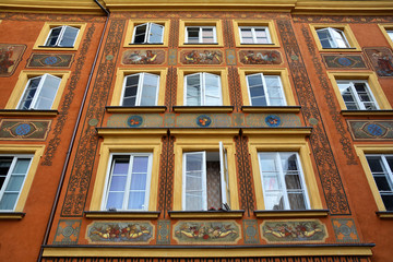 Sticker - Traditional and colorful building architecture in the Old Town Market Square (Rynek Starego Miasta), Warsaw, Poland.