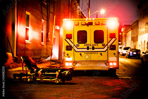 Plakat An ambulance car parked on the side street at night