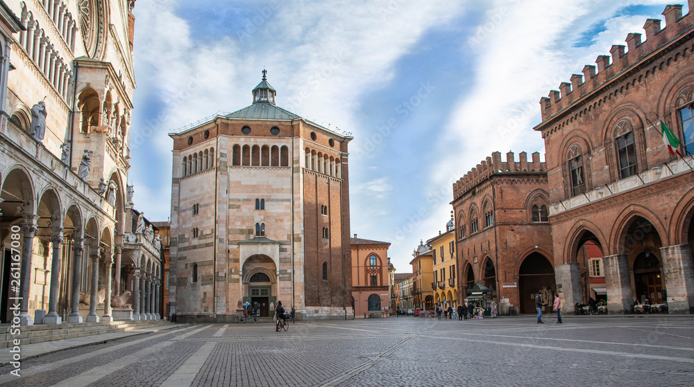 Plaza of the Cathedral, Cremona - obrazy, fototapety, plakaty 