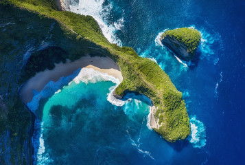 Wall Mural - Aerial view at sea and rocks. Turquoise water background from top view. Summer seascape from air. Kelingking beach, Nusa Penida, Bali, Indonesia. Travel - image