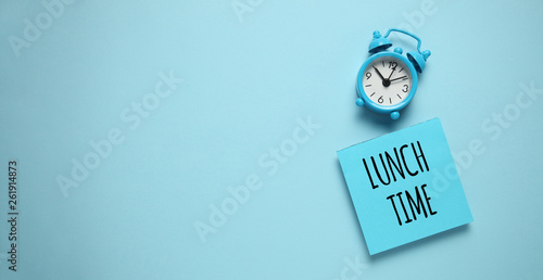 Cuadros en Lienzo Blue alarm clock and paper reminder lunch time.