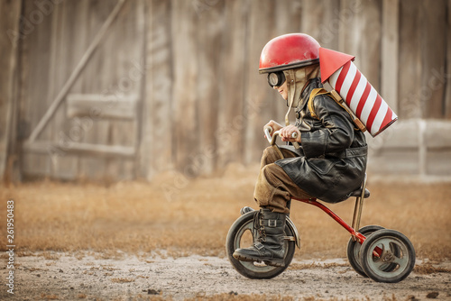 Cuadros en Lienzo Boy play in the rider and the rocketman