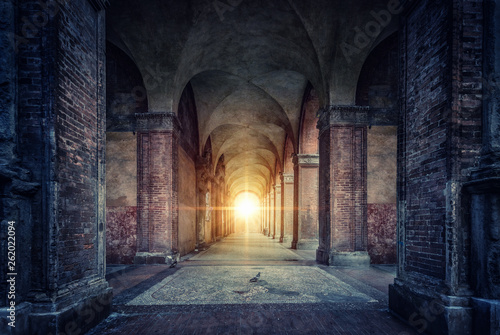 Fotografía Rays of divine light illuminate old arches and columns of ancient buildings