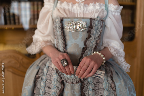 Fotomural Retro style royal medieval ball - Majestic palace with gorgeous people dressed i