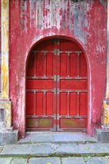 Wall Mural - Porte ocre d'un temple