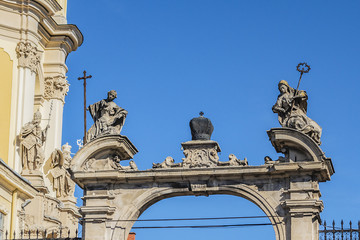 Wall Mural - Double parade gate with baroque pediment and figures of saints to Lviv Greek Catholic Archbishop's Cathedral of Saint George (Ukr: Sobor sviatoho Yura, 1760). Lviv, Ukraine.