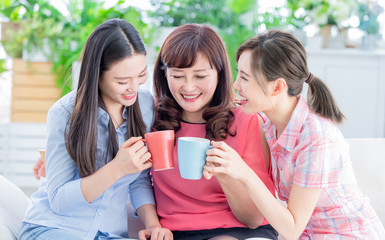 Canvas Print - Mom and daughters drink together