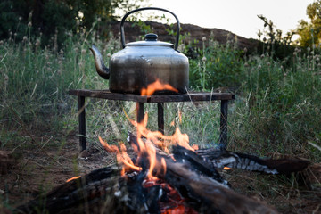 Kaffee kochen am Lagerfeuer