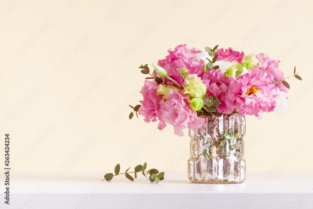Beautiful flowers bouquet in vase for Mothers day greeting card. - obrazy, fototapety, plakaty 