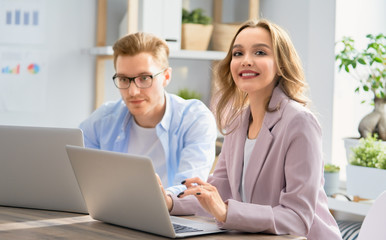 Canvas Print - man and woman working in the office