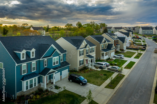 Cuadros en Lienzo Aerial view of typical American new construction neighborhood street in Maryland