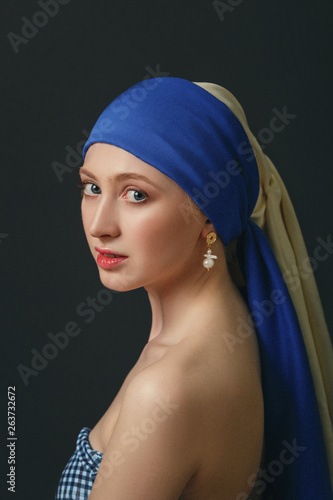 Cuadros en Lienzo Portrait of a woman with a pearl earring, inspired by the painting of the great