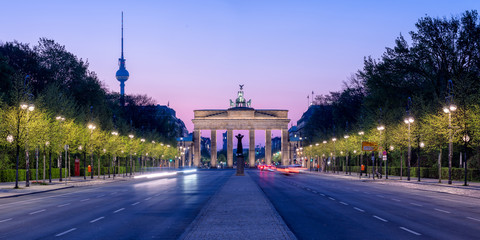 Fototapete - Brandenburger Tor und Fernsehturm in Berlin, Deutschland