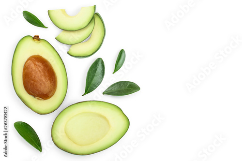 Fotografía avocado and slices isolated on white background with copy space for your text