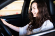 © Wellnhofer Designs - Freudig lachende Autofahrerin