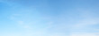 canvas print picture - blauer Himmel Hintergrund mit ganz leichten Schleierwolken