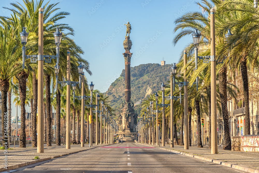 Obraz na płótnie Barcelona, ​​Spain - March 17, 2019: Christopher Columbus monument in Barcelona, Spain. w salonie