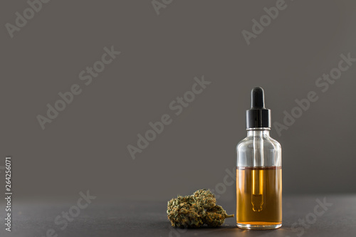 Fotomural Medizinisches Cannabis und Öl grauer Hintergrund