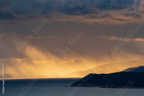 幻想的な夕暮れの海 Stock Photo Adobe Stock 幻想的な夕暮れの海 Stock Photo Adobe Stock