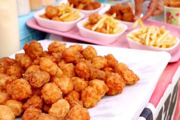 Canvas Print - fried nuggets at street food