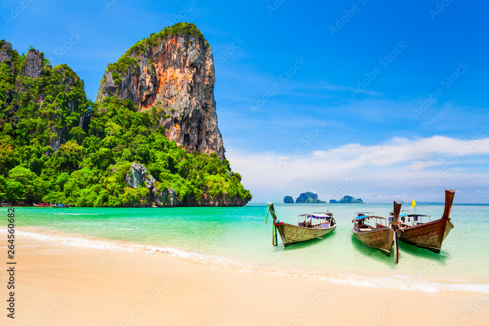 Clear water beach in Thailand - obrazy, fototapety, plakaty 