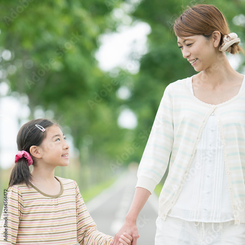 一本道で手をつなぐ親子 Buy This Stock Photo And Explore Similar Images At Adobe Stock Adobe Stock 一本道で手をつなぐ親子 Buy This Stock Photo And Explore Similar Images At Adobe Stock Adobe Stock