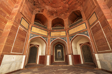 Fototapete - Humayun Tomb Delhi red sandstone architecture interior structure. Humayun Tomb is a UNESCO World Heritage site