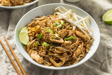 Canvas Print - Homemade Chicken Pad Thai