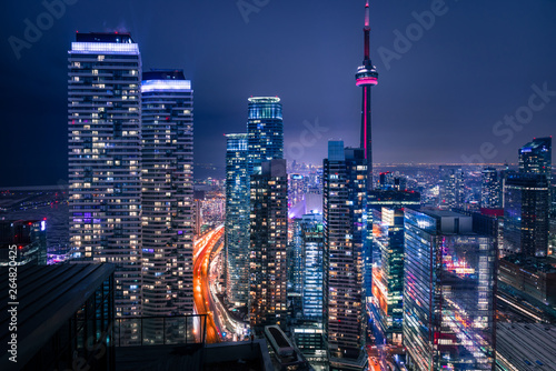 Dekoracja na wymiar  caly-futurystyczny-widok-na-panorame-miasta-toronto-w-kanadzie-nowoczesne-budynki-miejskie-ar